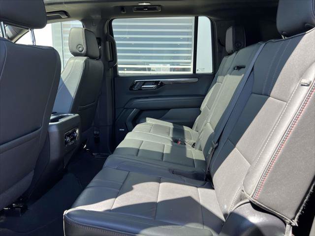 Used 2025 Chevrolet Suburban RST w/ Comfort Package AWD/4WD image 15