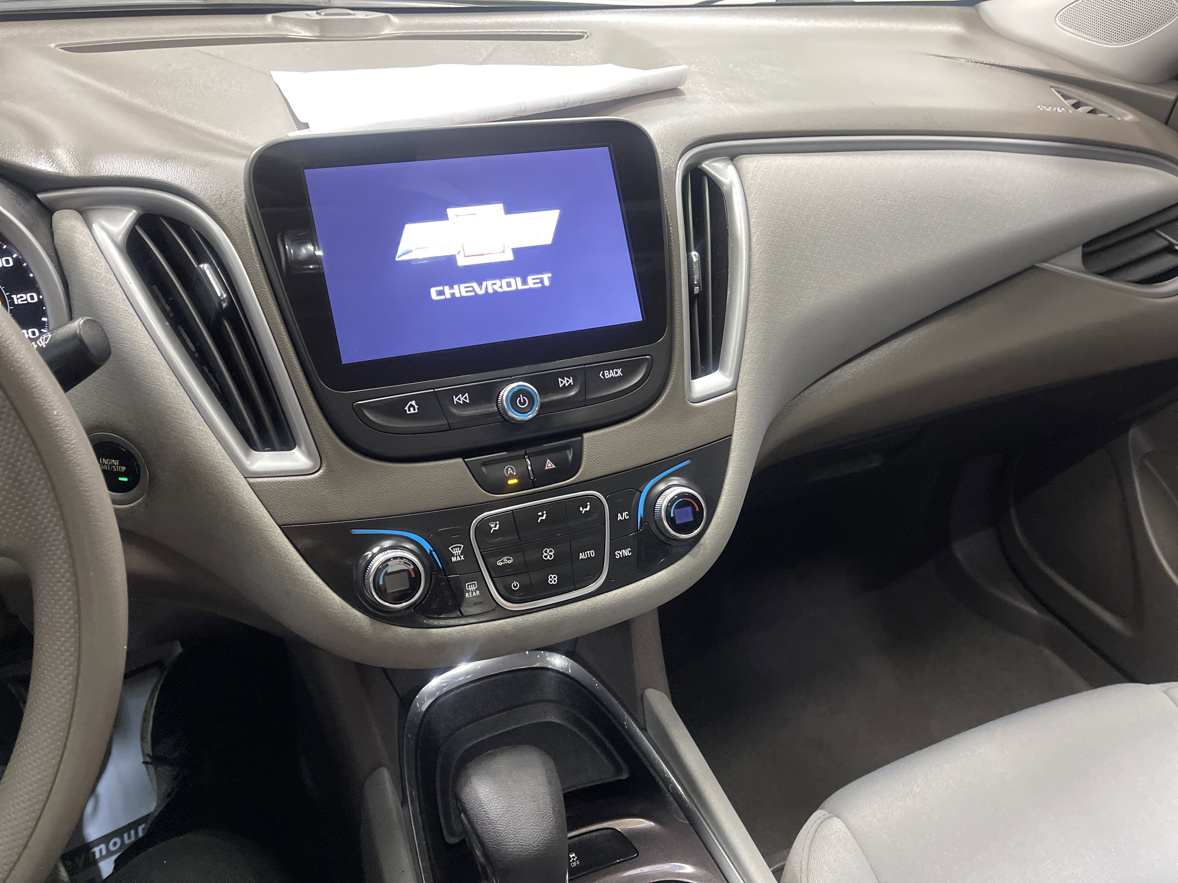 Used 2022 Chevrolet Malibu LT image 28