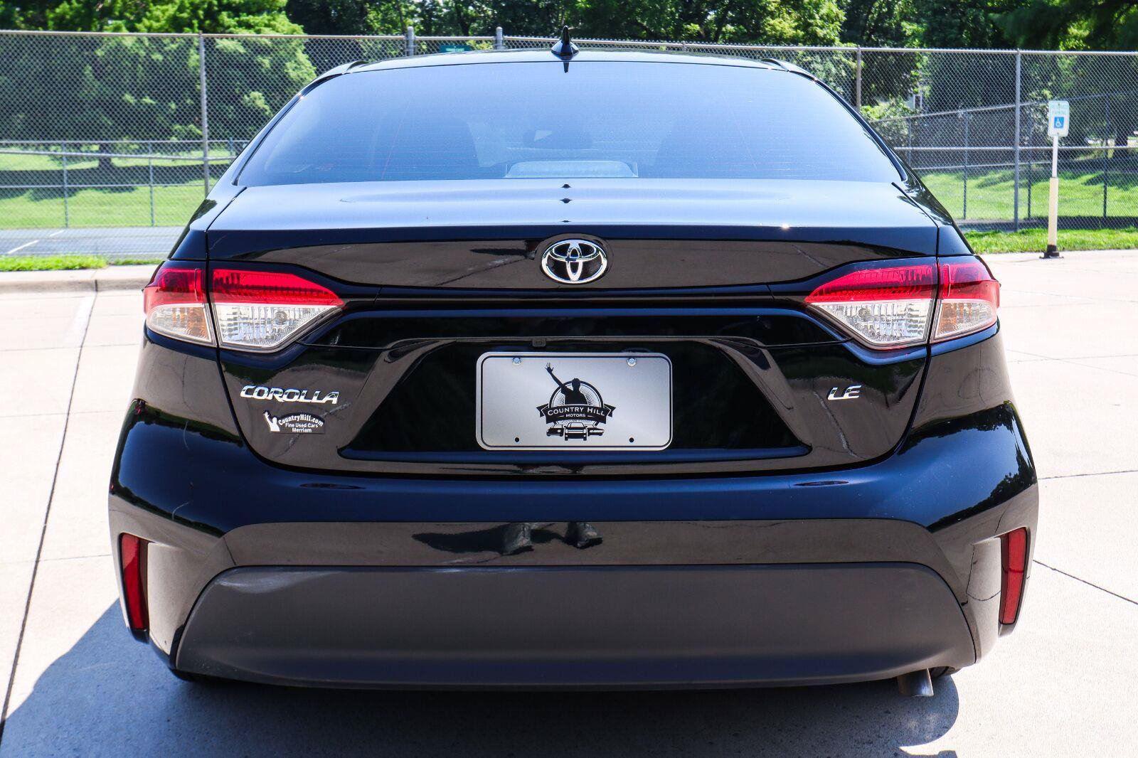 Used 2025 Toyota Corolla LE FWD image 16