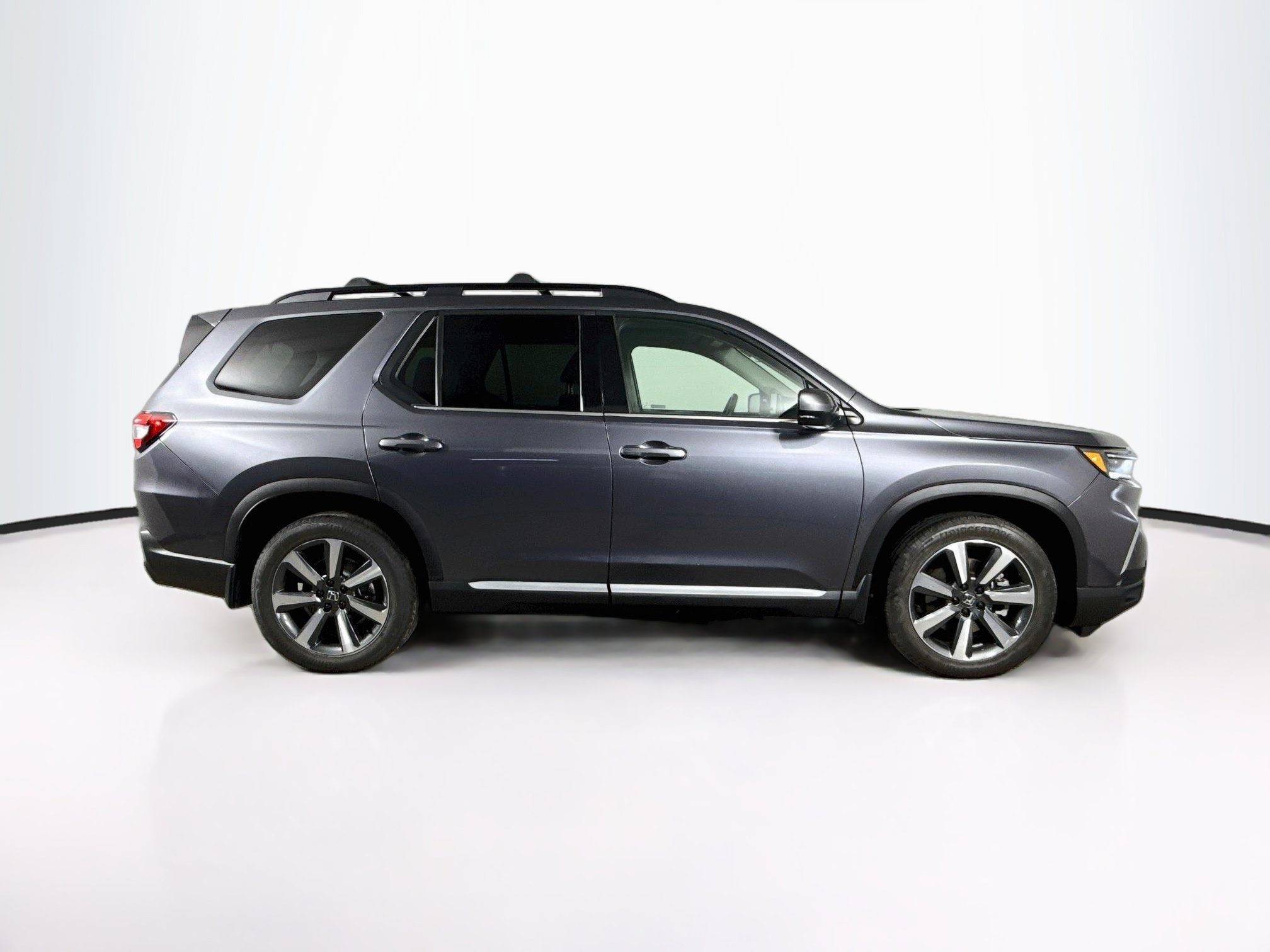 Used 2023 Honda Pilot Touring image 2