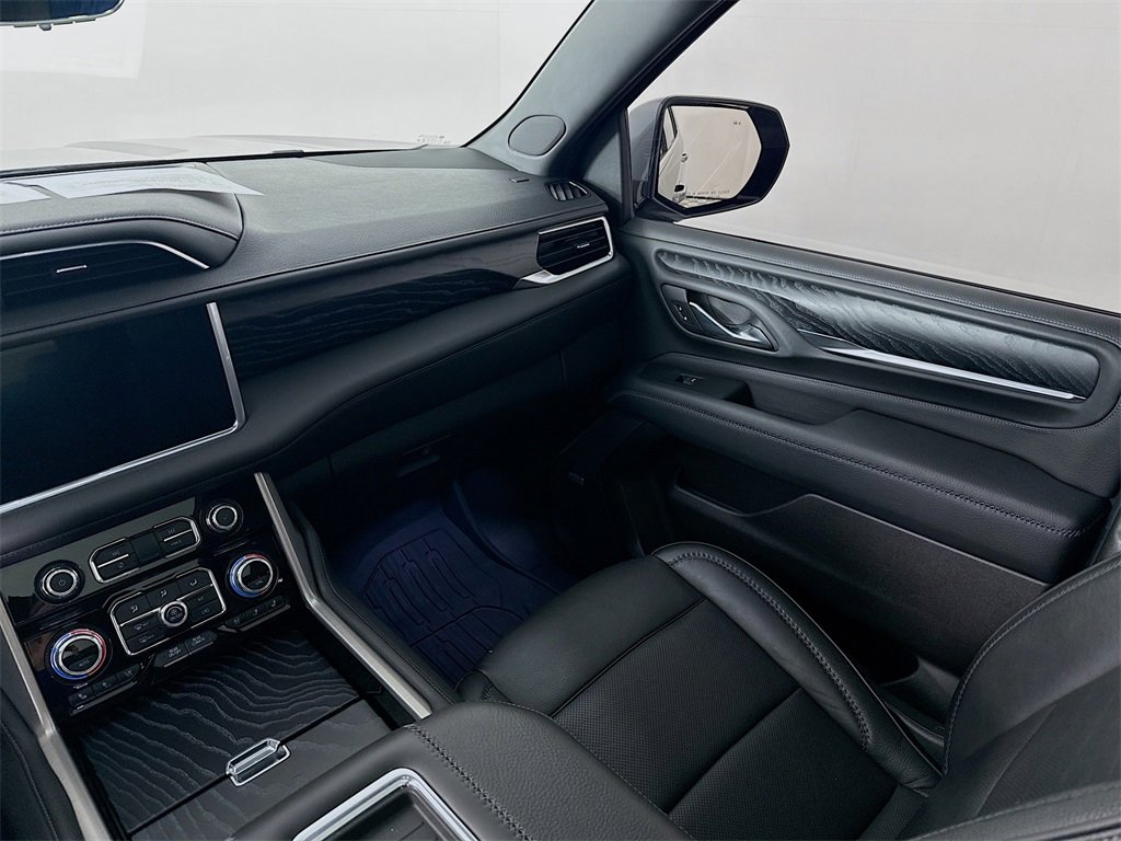 Used 2021 GMC Yukon Denali w/ Denali Premium Package image 25