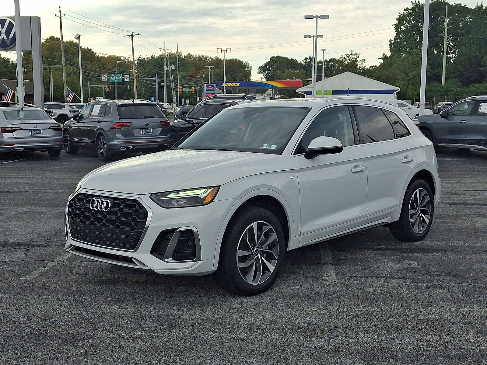 Used 2023 Audi Q5 2.0T Premium w/ Convenience Package AWD/4WD image 3