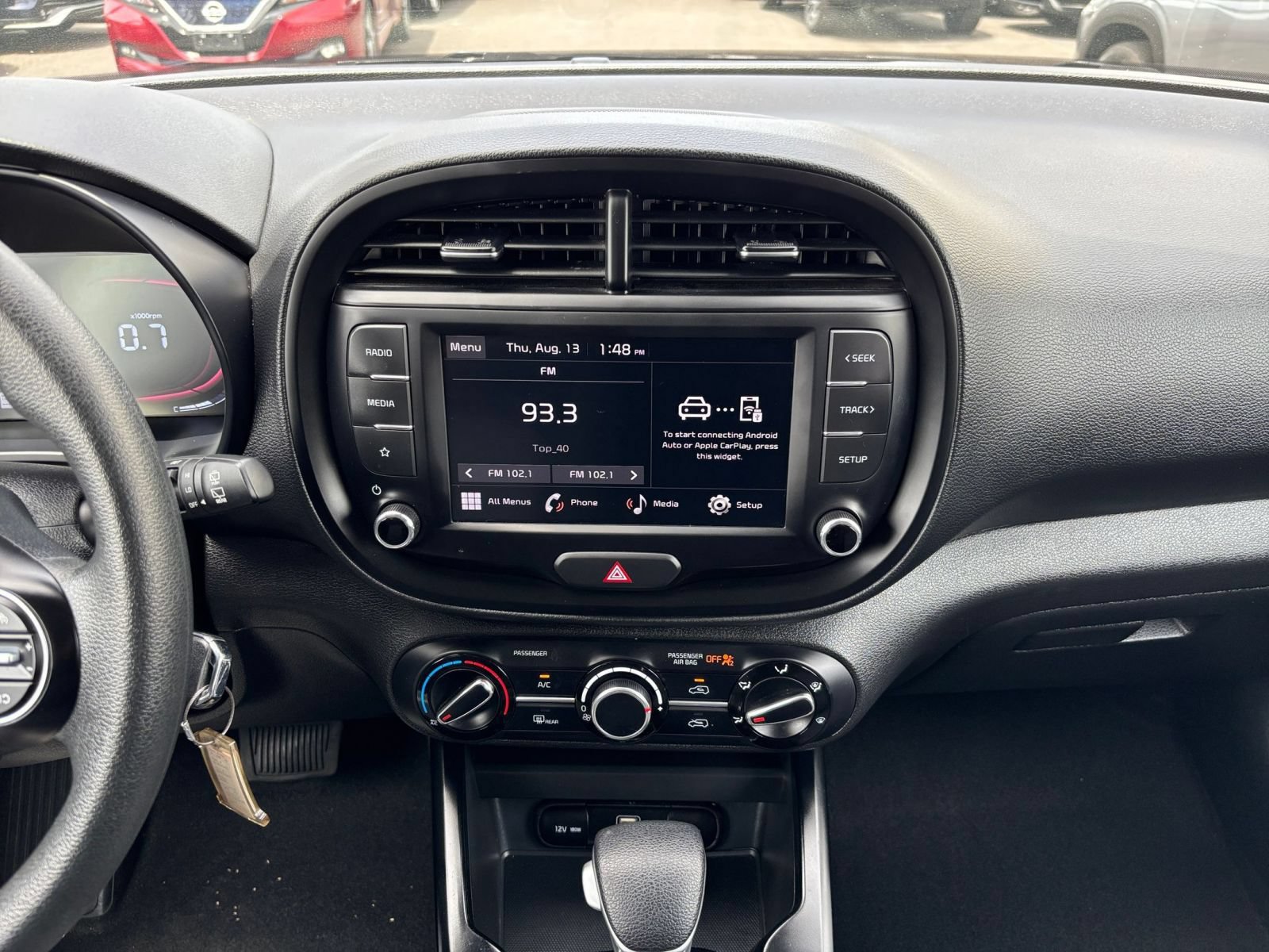 Used 2025 Kia Soul LX w/ LX Technology Package FWD image 16