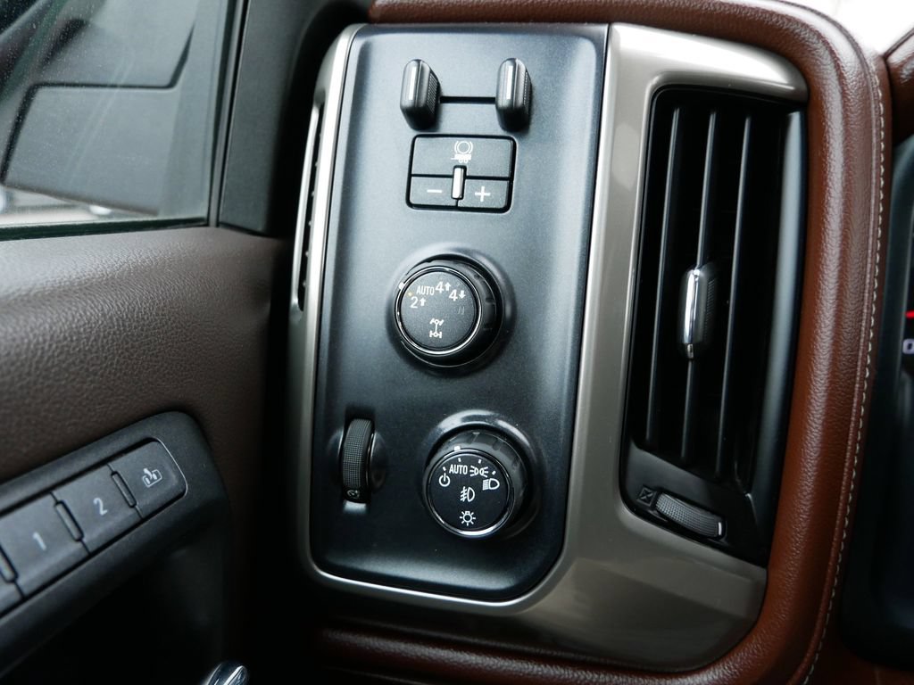 Used 2018 Chevrolet Silverado 1500 High Country AWD/4WD image 32