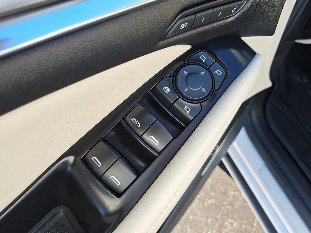 Used 2022 Buick Enclave Avenir w/ Avenir Technology Package AWD/4WD image 11