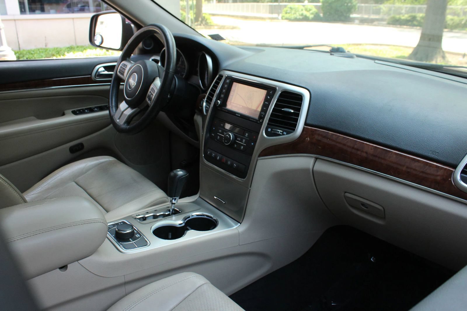 Used 2012 Jeep Grand Cherokee Limited w/ Luxury Group II AWD/4WD image 25