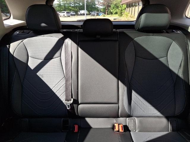 Used 2025 Volkswagen Tiguan SE w/ Panoramic Sunroof Package AWD/4WD image 19
