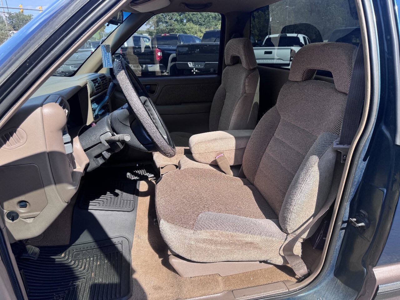 Used 1996 Chevrolet S10 Pickup LS RWD image 6
