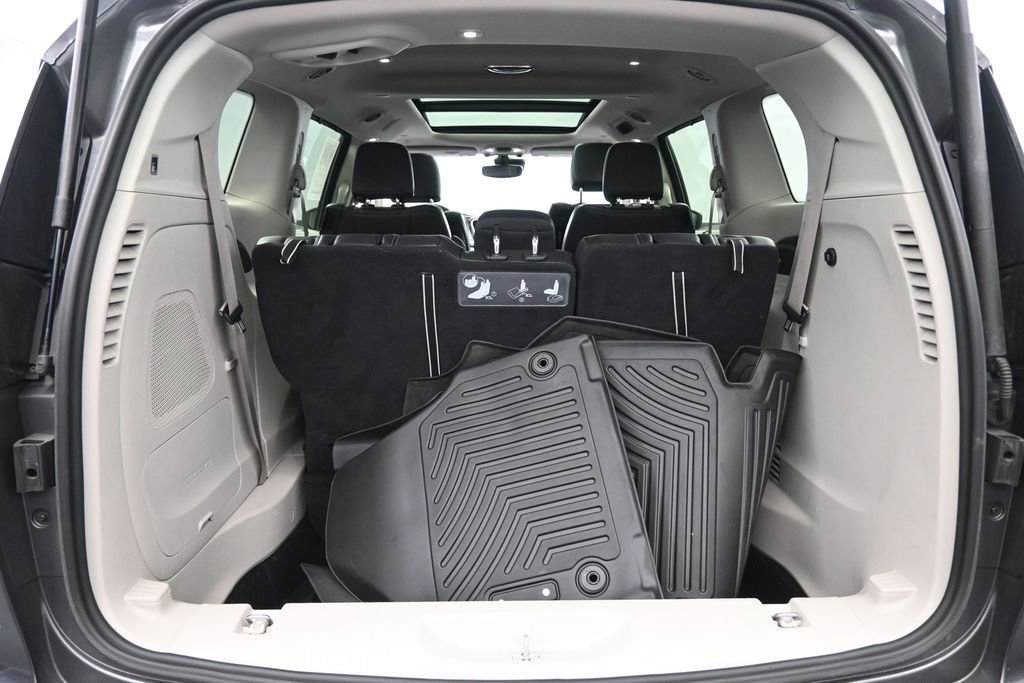 Used 2021 Chrysler Pacifica Touring-L w/ Uconnect Theater Family Group FWD image 27
