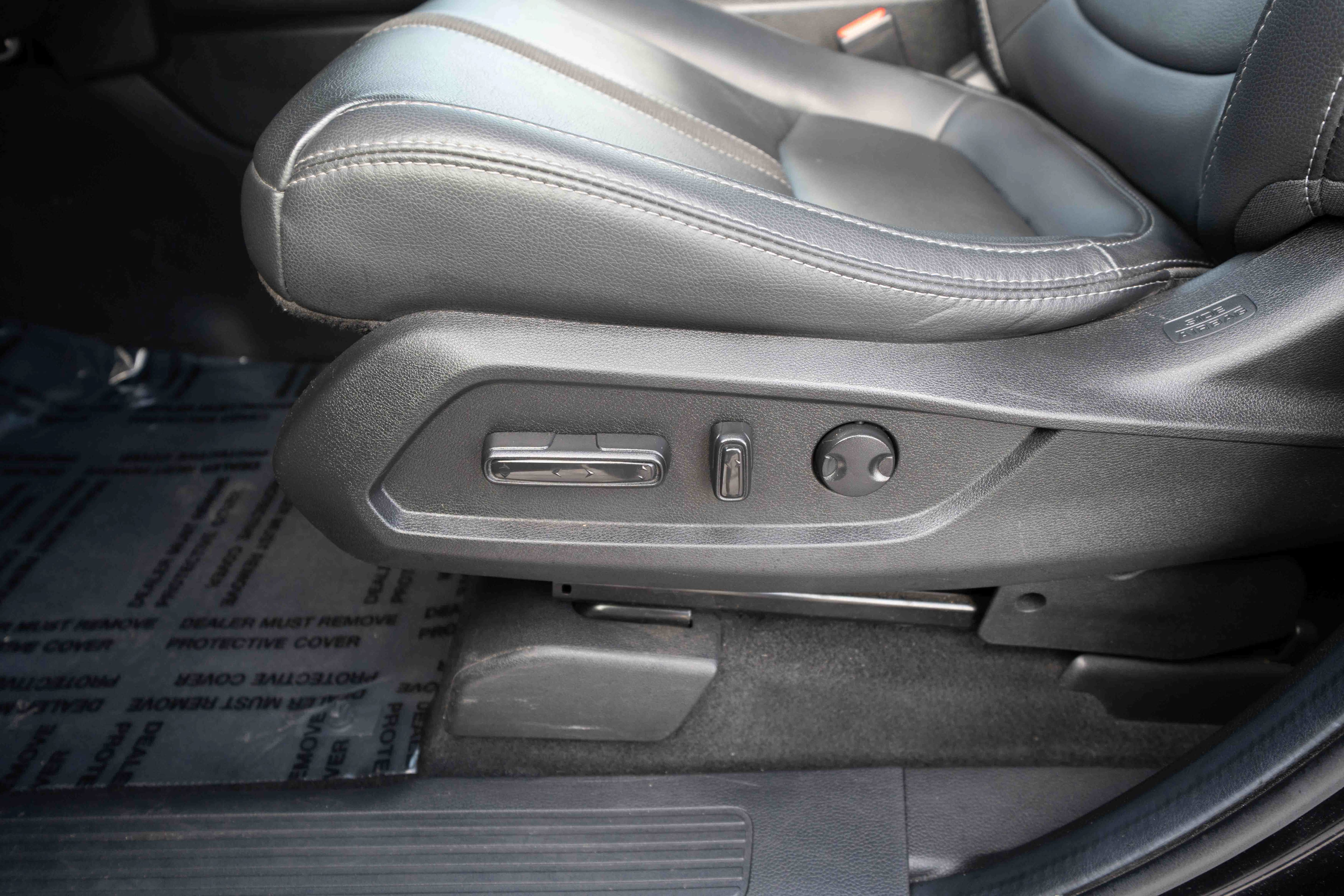 Used 2025 Honda Pilot Touring image 12