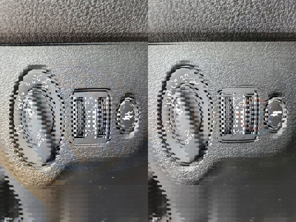 Used 2018 Dodge Challenger GT w/ Driver Convenience Group image 16