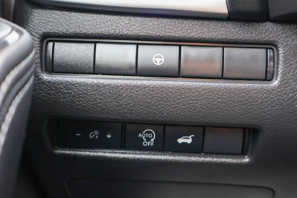 Used 2023 Nissan Rogue SL image 18