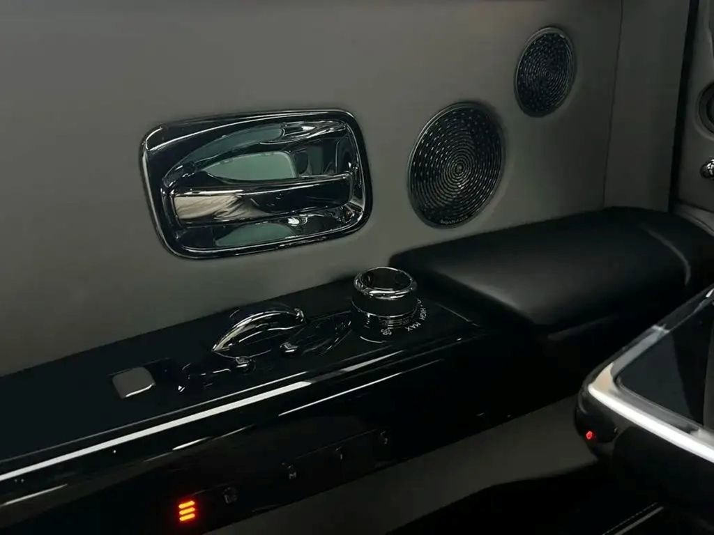 Used 2020 Rolls-Royce Phantom Sedan RWD image 22