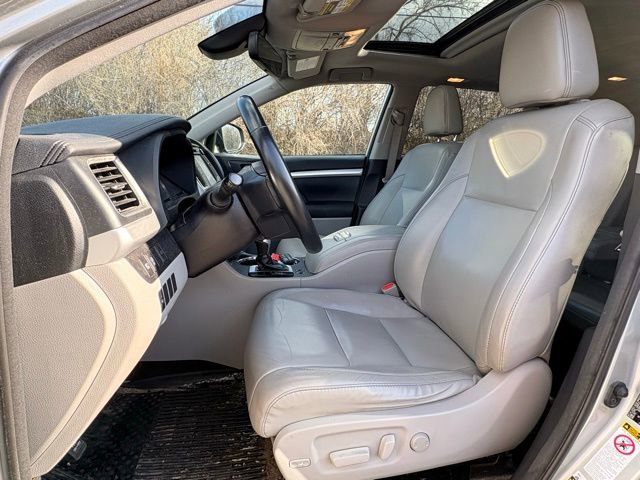 Used 2018 Toyota Highlander XLE AWD/4WD image 9