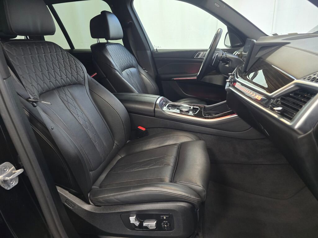 Used 2025 BMW X5 xDrive50e image 30