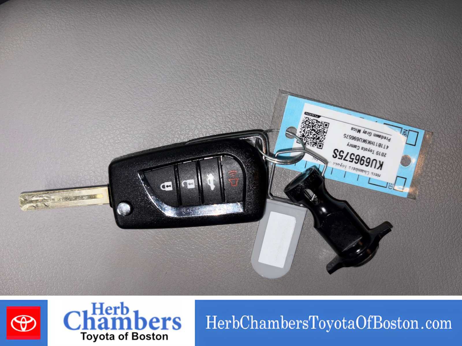 Used 2019 Toyota Camry SE FWD image 9