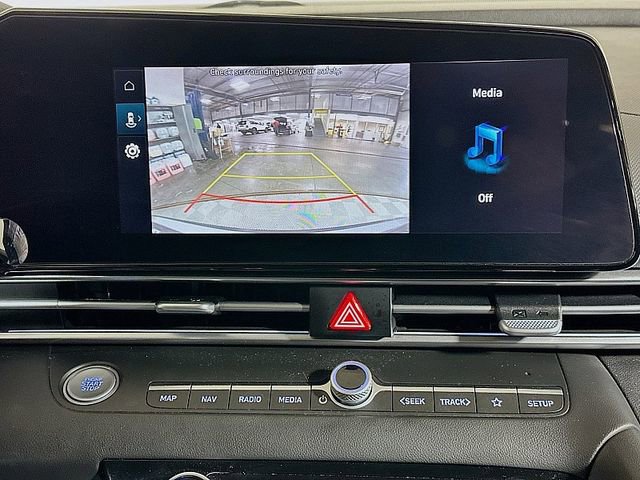 Used 2024 Hyundai Elantra SEL w/ Convenience Package FWD image 17