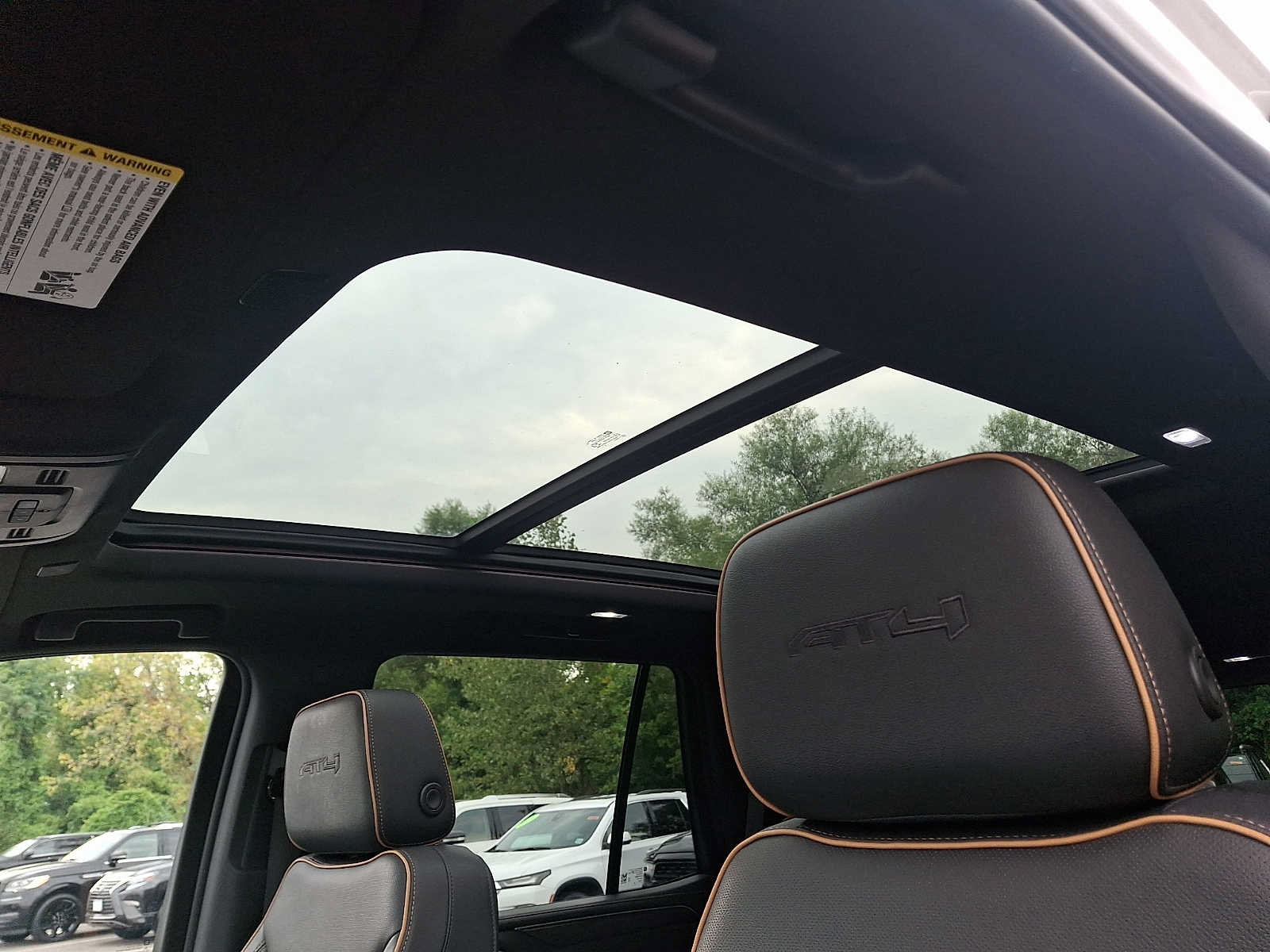 Used 2022 GMC Yukon AT4 AWD/4WD image 15