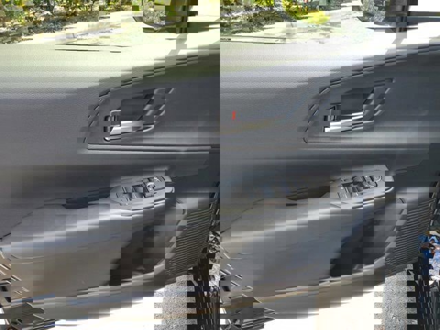 New 2025 Toyota Prius Plug-In Hybrid FWD image 17