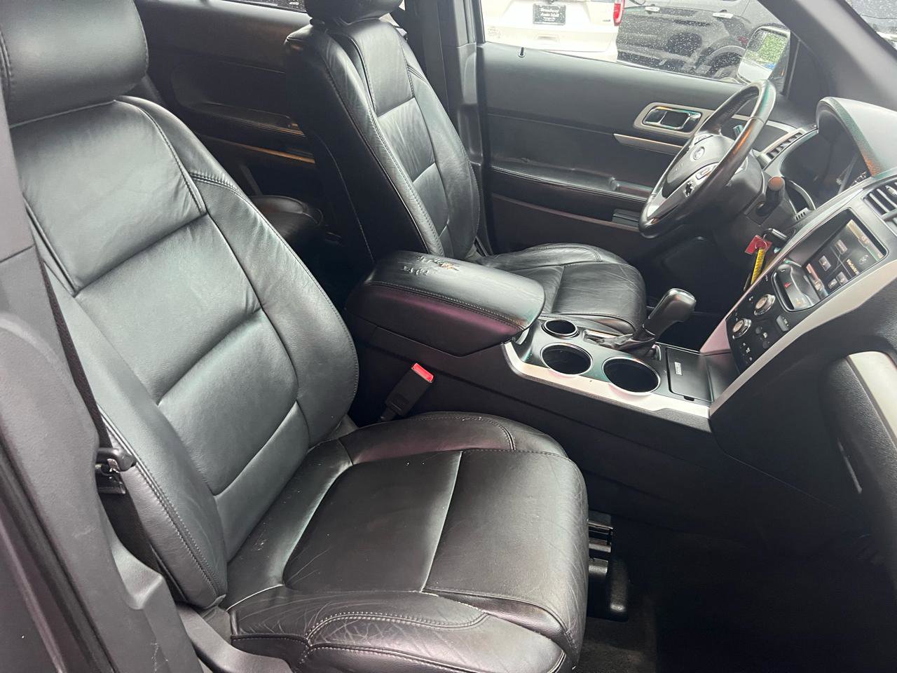 Used 2014 Ford Explorer XLT w/ Equipment Group 202A FWD image 20