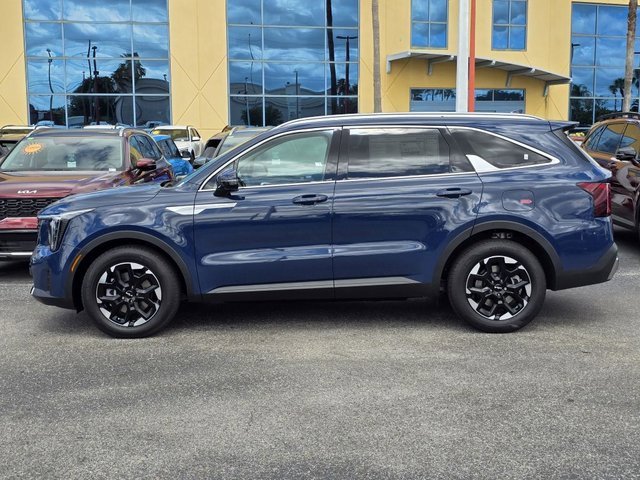 Used 2025 Kia Sorento S w/ Panoramic Sunroof Package image 2