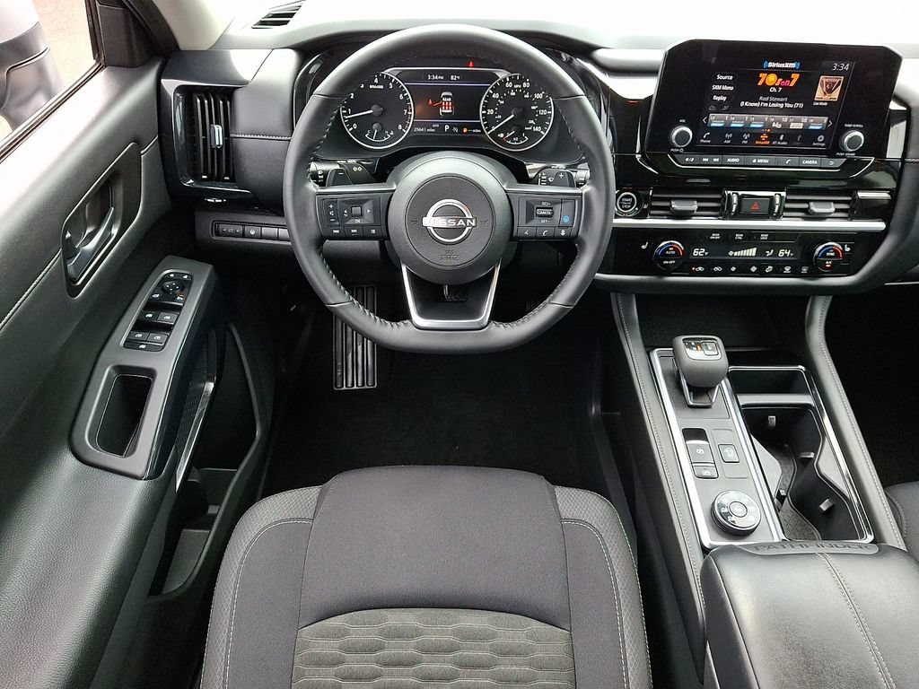 Used 2024 Nissan Pathfinder SV AWD/4WD image 13