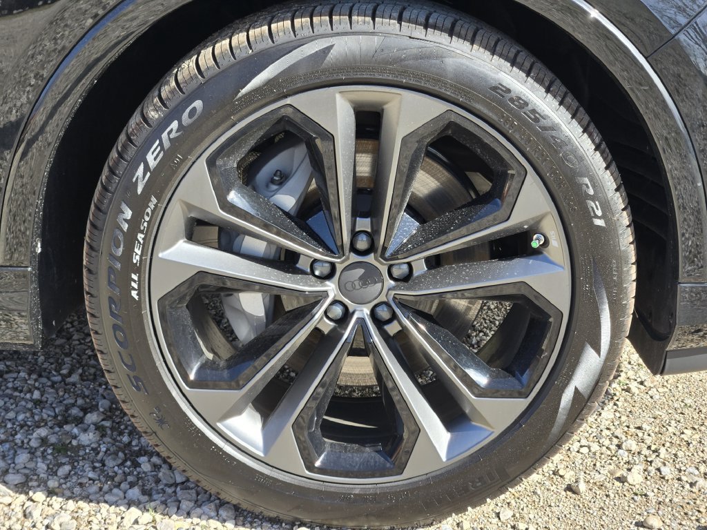 Used 2026 Audi Q7 3.0T Premium Plus AWD/4WD image 16