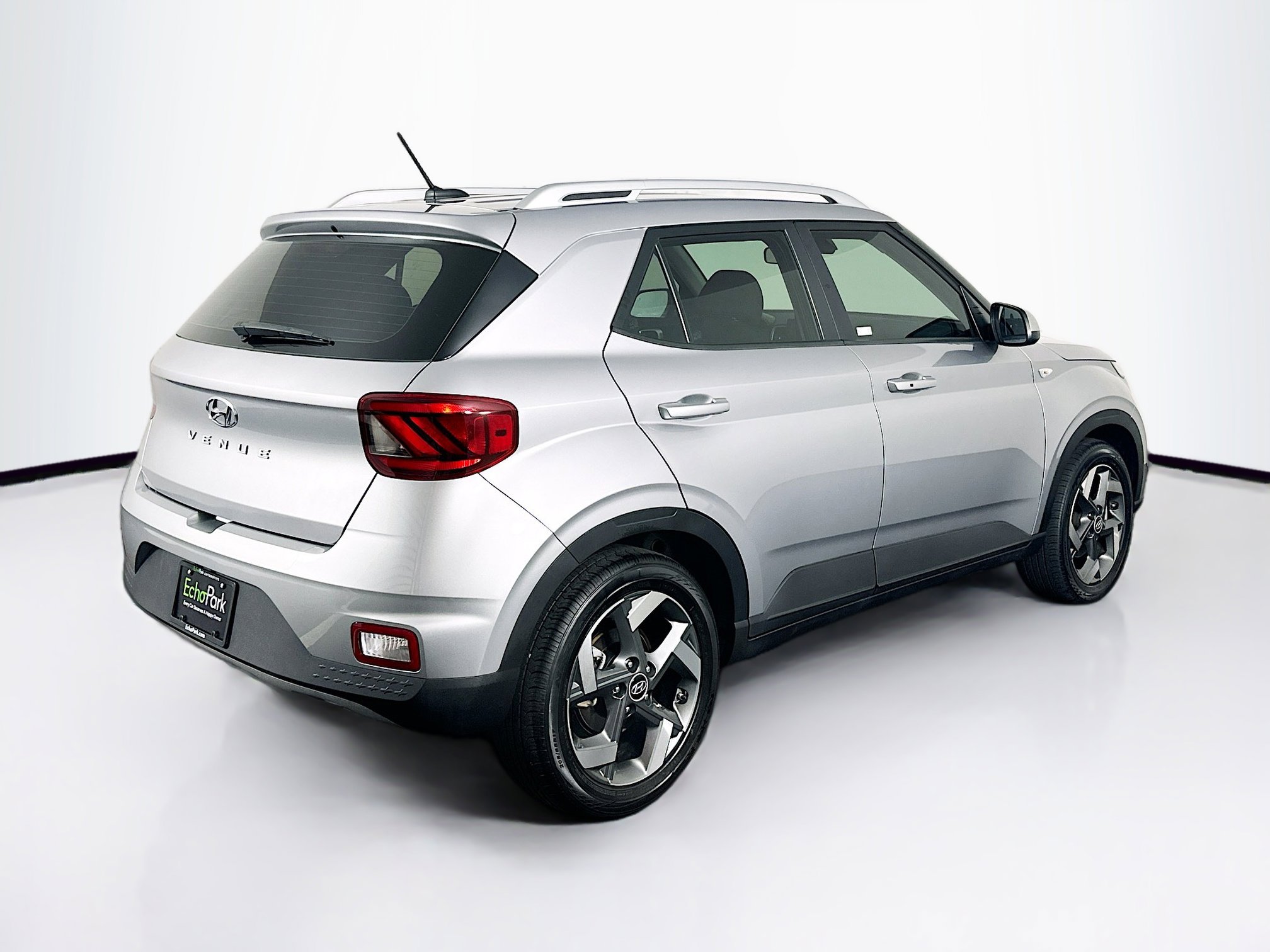 Used 2024 Hyundai Venue SEL image 9