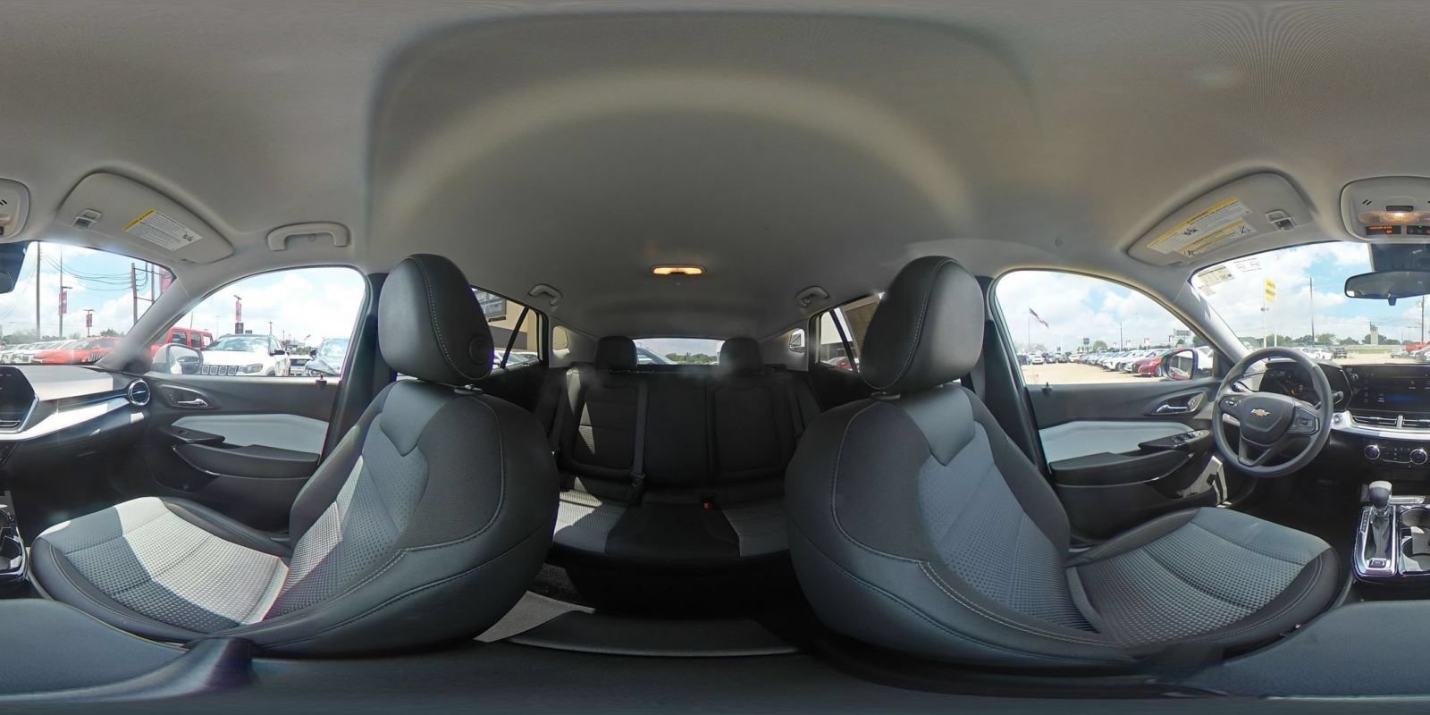 Used 2025 Chevrolet Trax LT FWD image 41