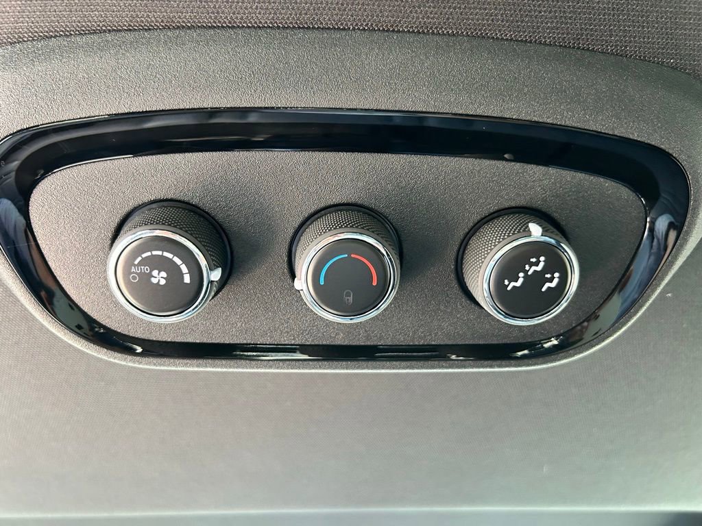 Used 2024 Dodge Durango GT image 33