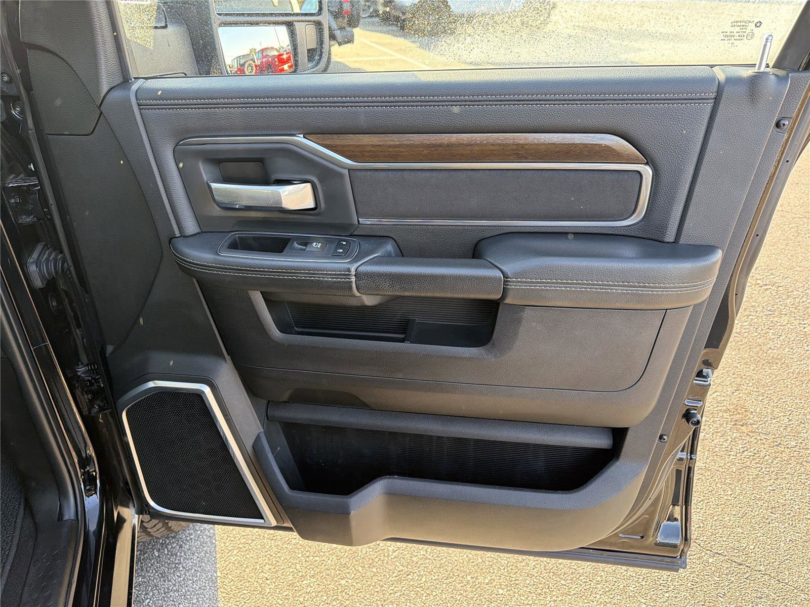 Used 2024 RAM 2500 Laramie w/ Safety Group AWD/4WD image 14