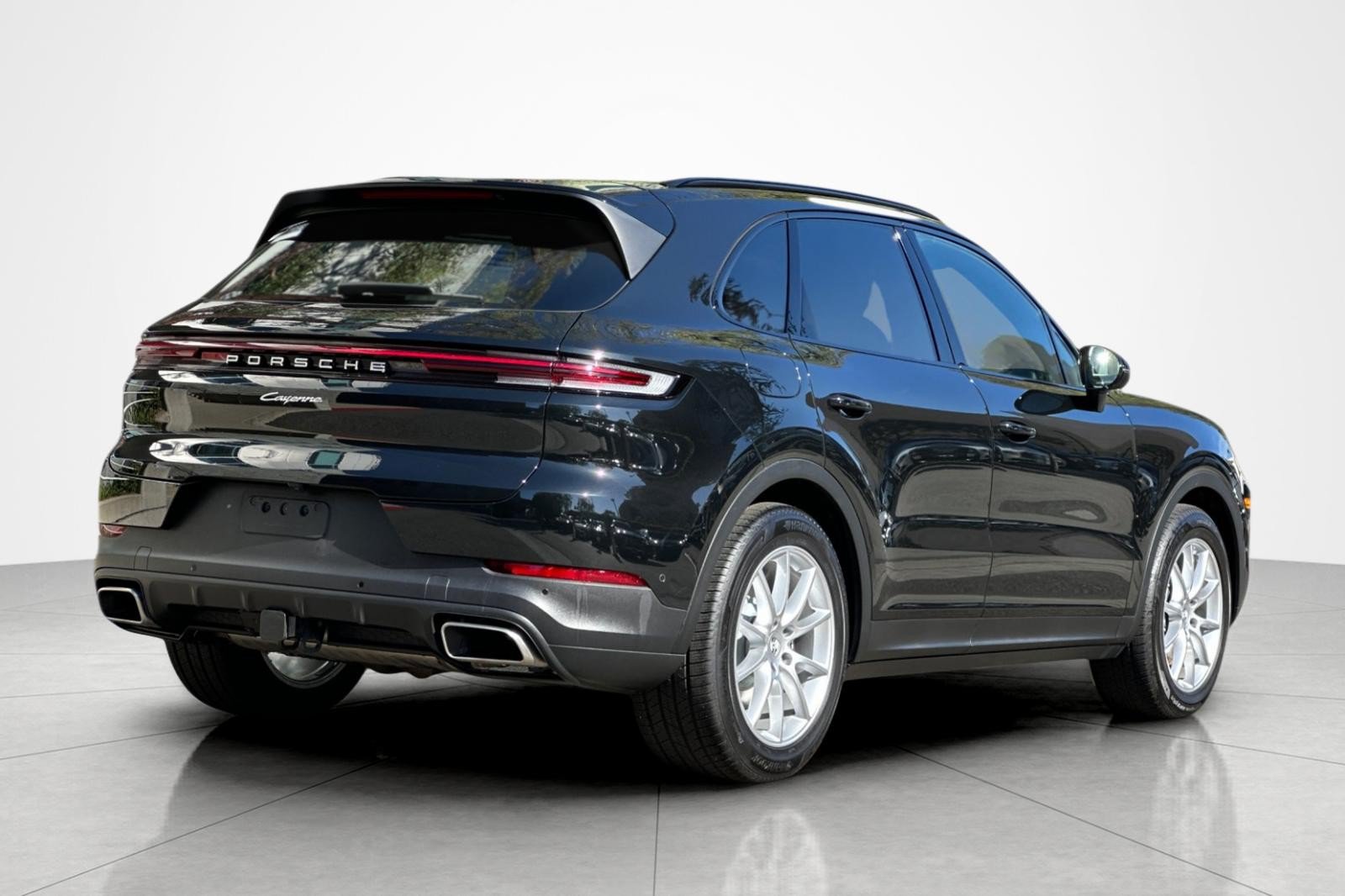 Used 2025 Porsche Cayenne AWD/4WD image 5