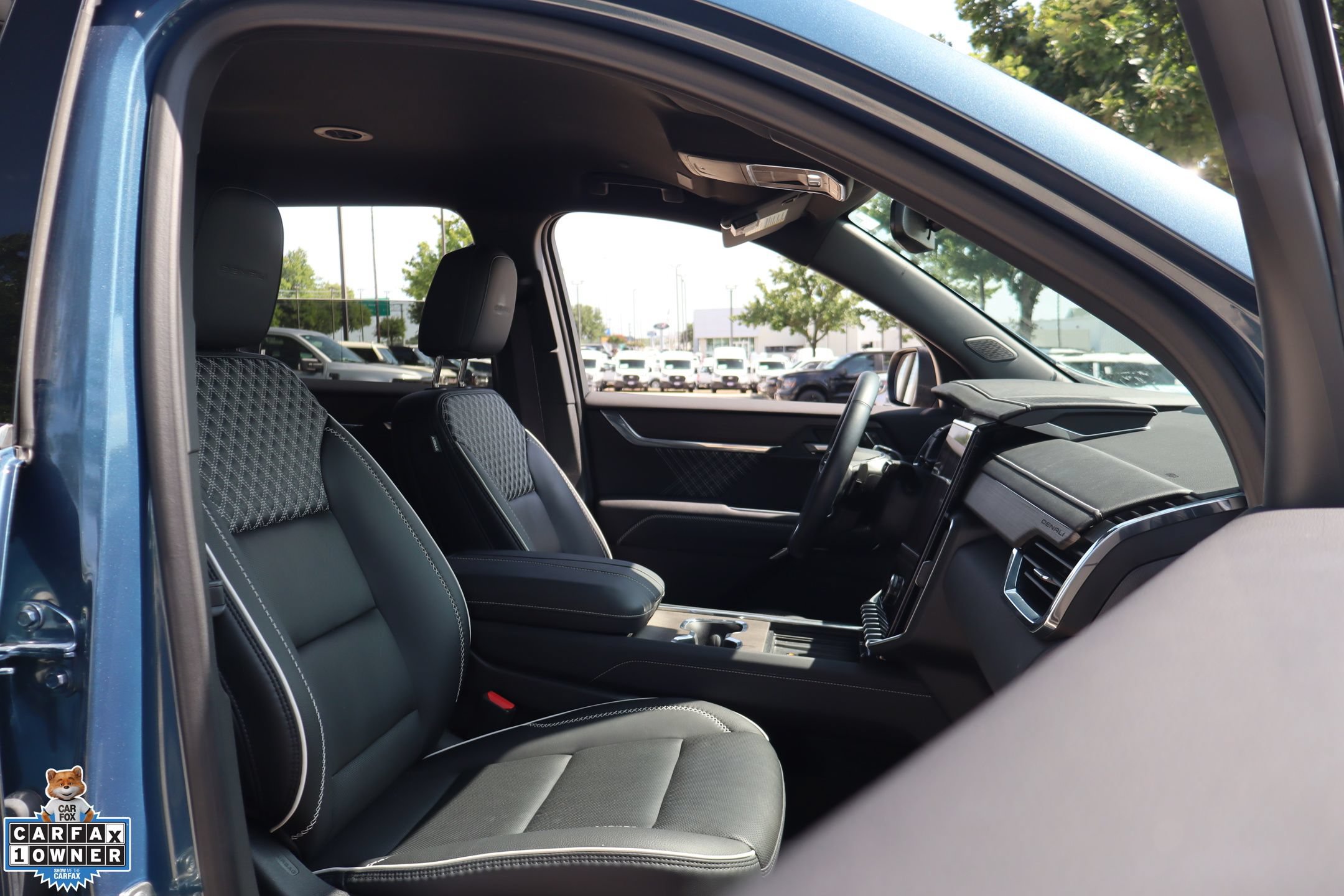 Used 2025 GMC Acadia Denali w/ LPO, Floor Liner Package FWD image 32