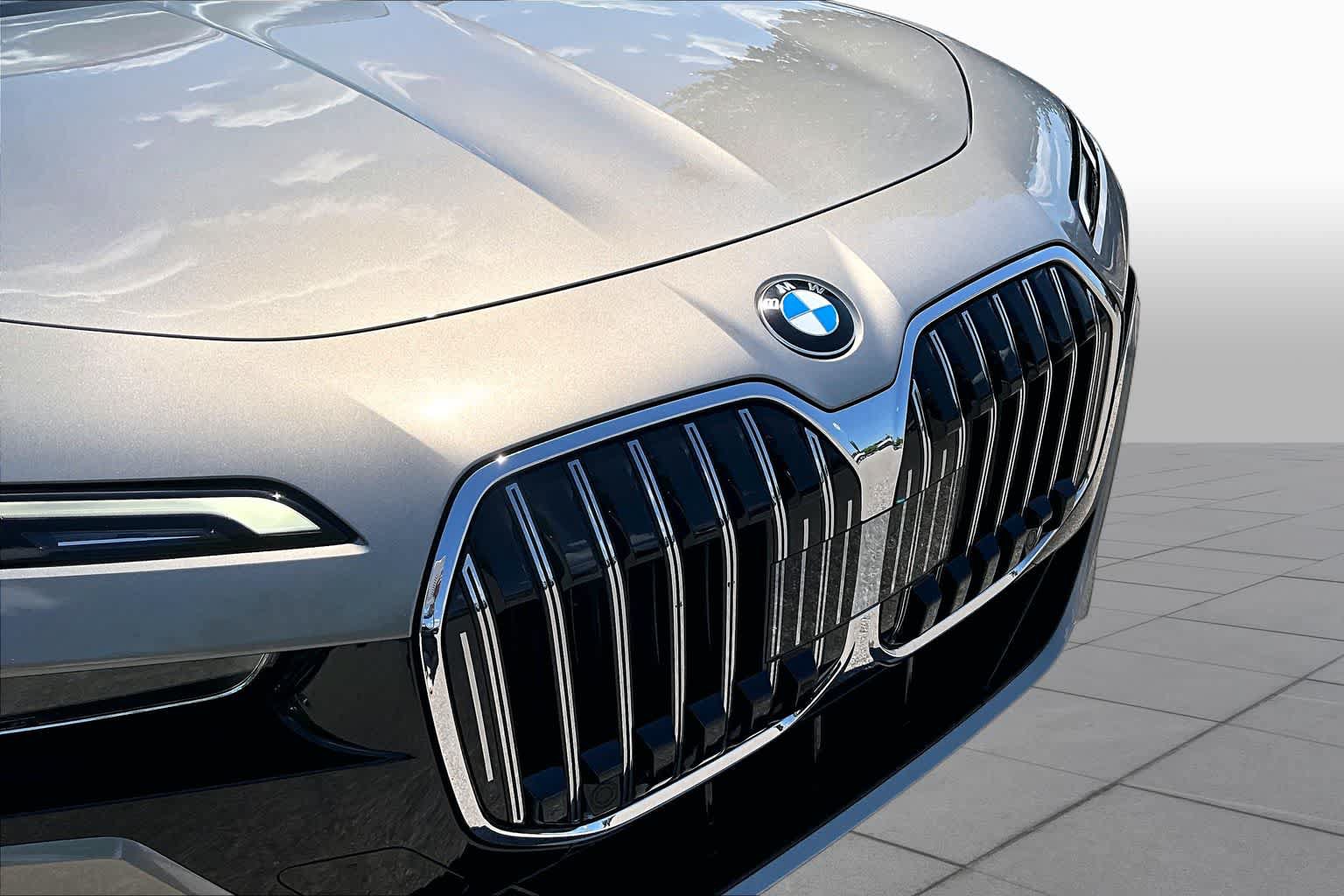 Certified 2025 BMW 740i RWD image 31
