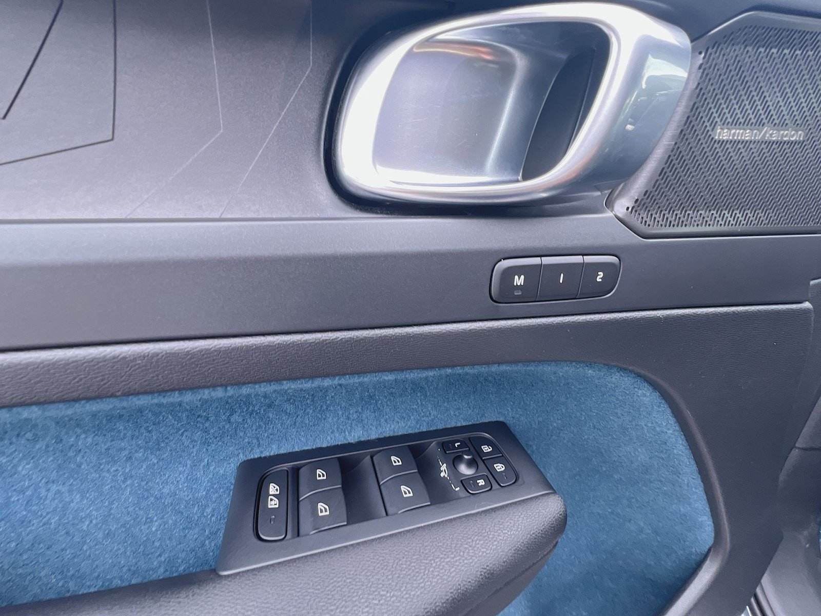 Certified 2023 Volvo C40 P8 Recharge Ultimate AWD/4WD image 15