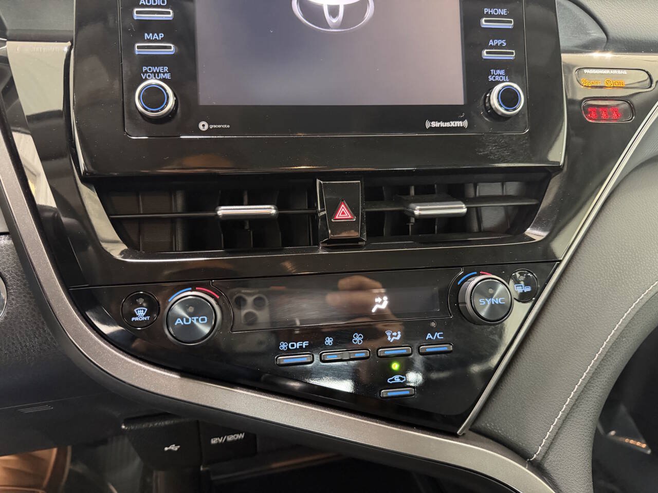 Used 2023 Toyota Camry SE FWD image 14