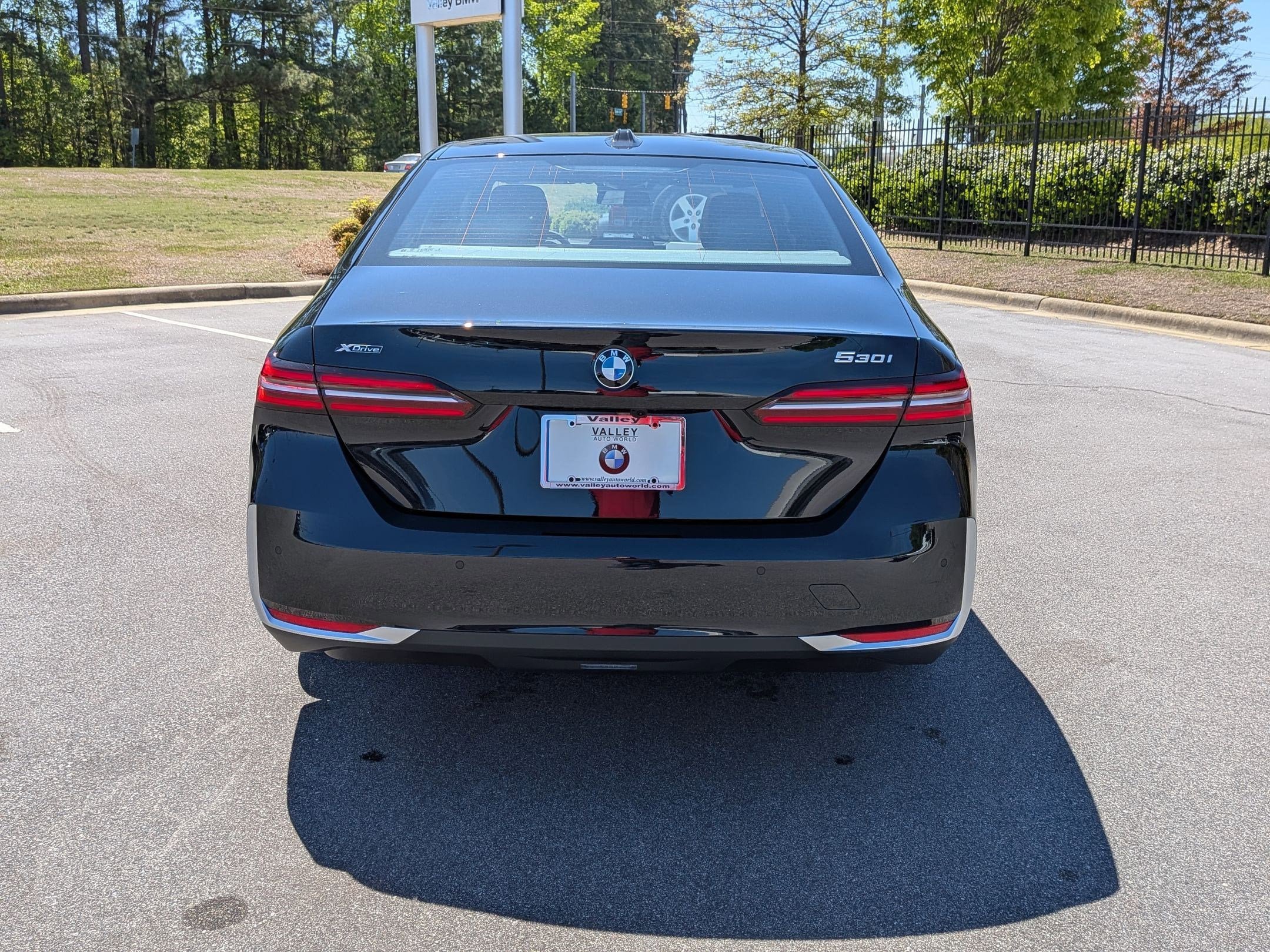 New 2026 BMW 530i xDrive w/ Premium Package AWD/4WD image 4