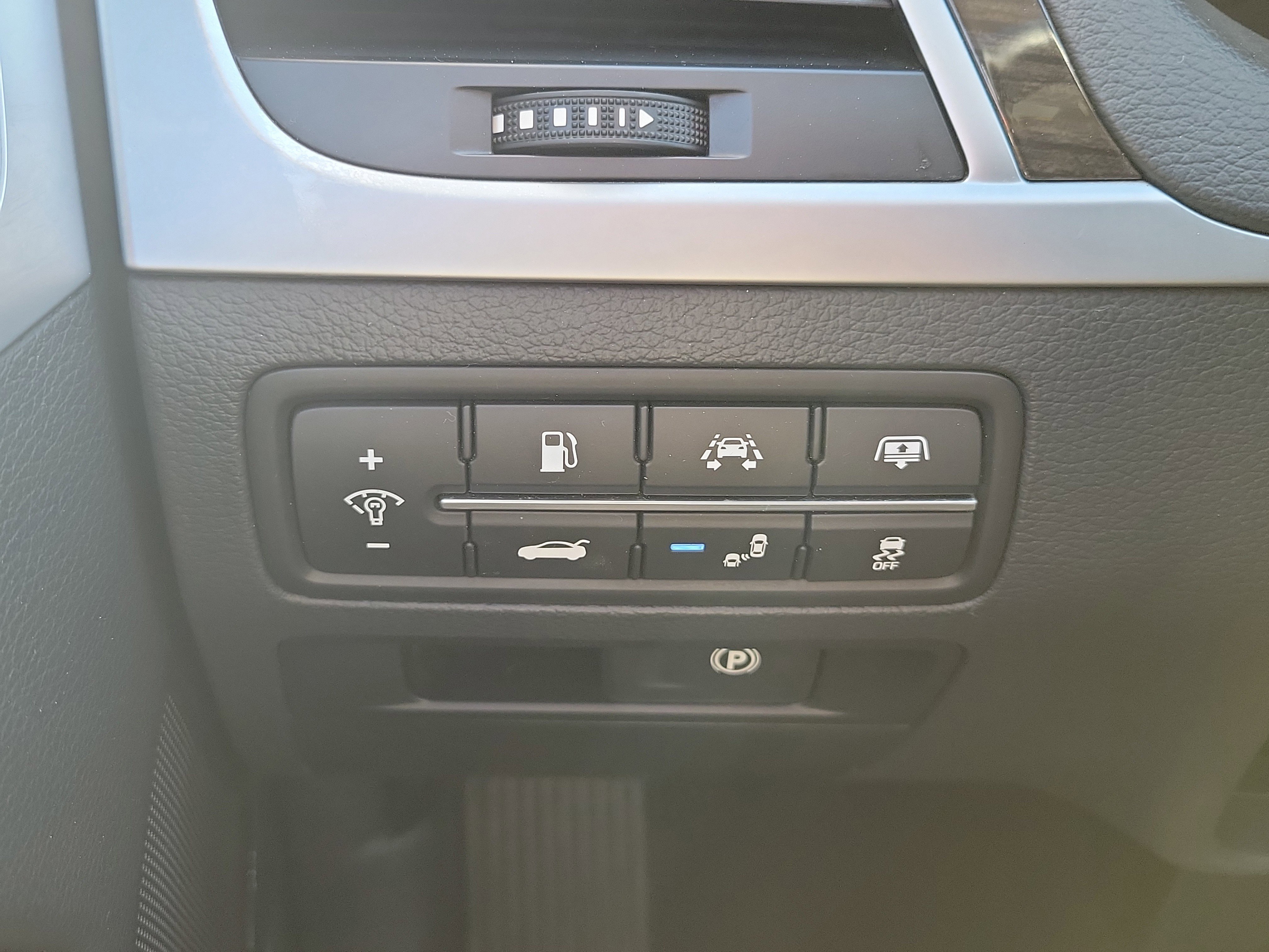 Used 2018 Genesis G80 3.8 w/ Option Group 02 image 24