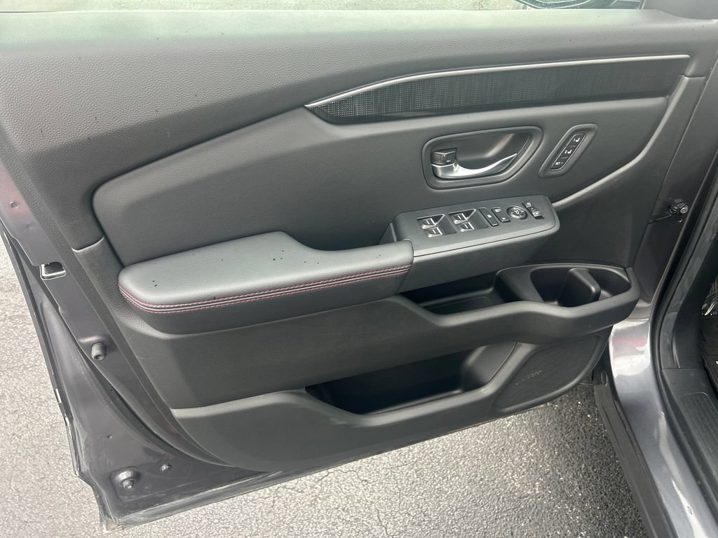 Used 2025 Honda Pilot Black Edition image 12