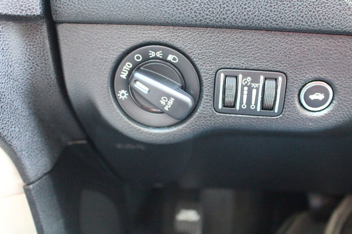 Used 2018 Dodge Charger R/T w/ Plus Group RWD image 21