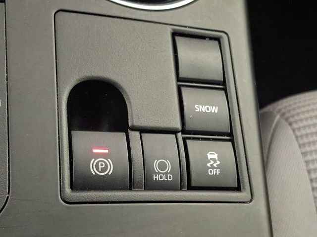 Used 2023 Toyota Highlander LE FWD image 29
