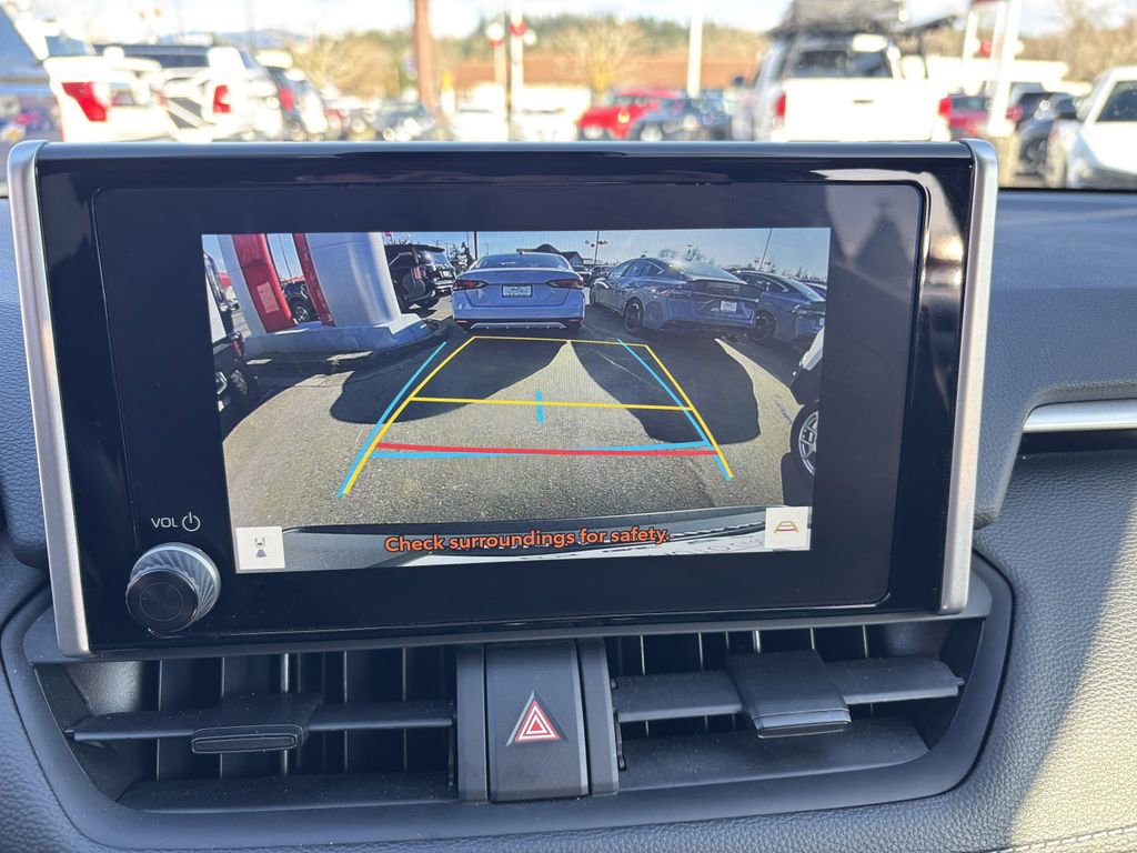 Used 2025 Toyota RAV4 XLE AWD/4WD image 28