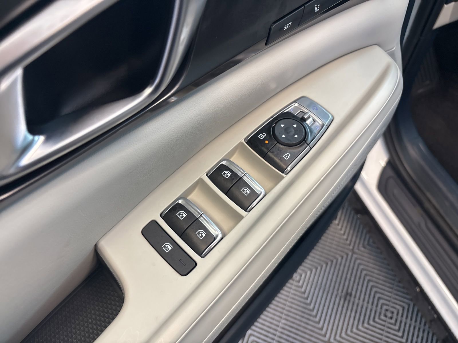 New 2025 Kia Carnival SX image 21