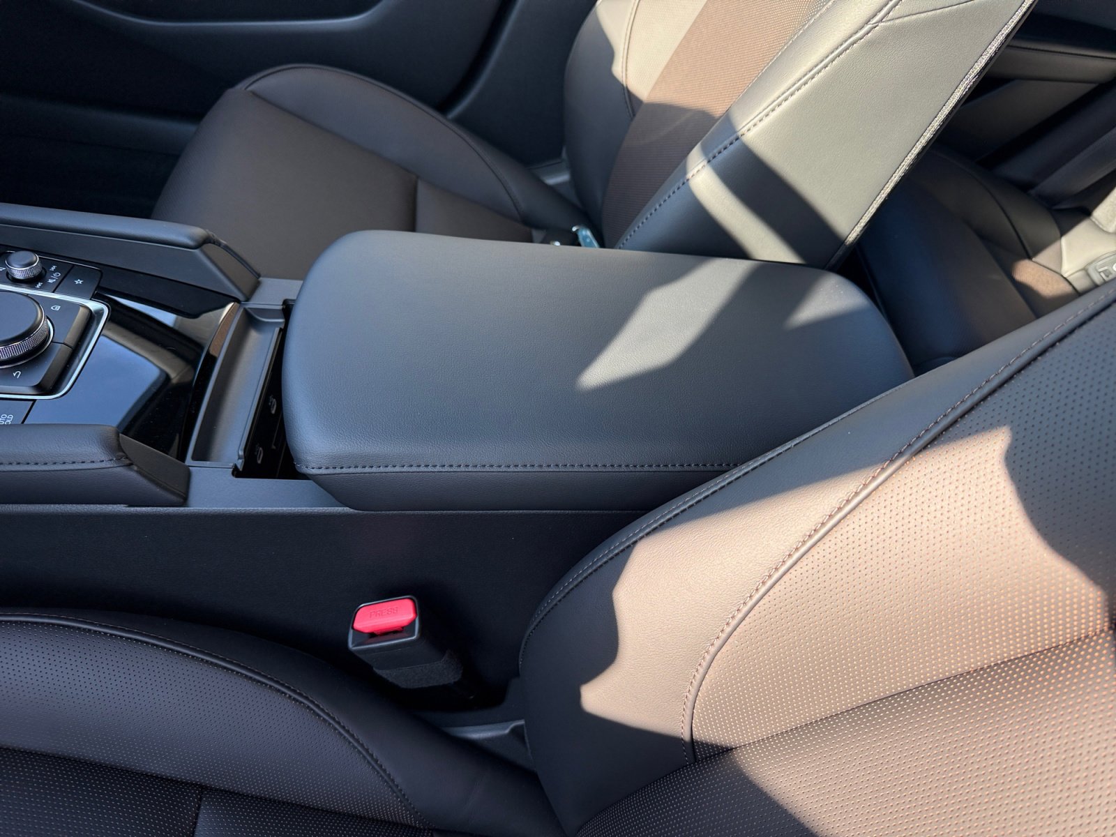 New 2026 MAZDA MAZDA3 Hatchback w/Premium Plus Pkg image 14