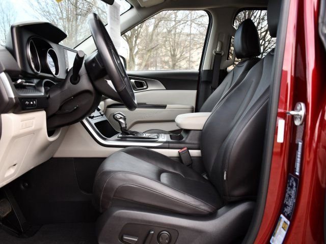 Used 2024 Kia Carnival LX image 12