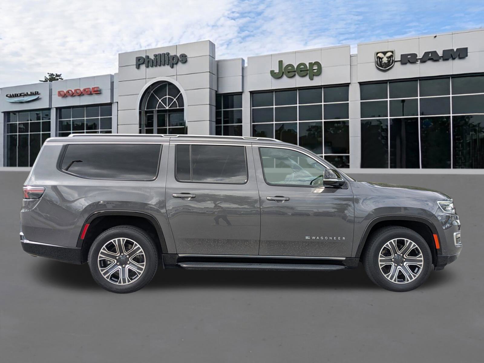 Certified 2024 Jeep Wagoneer L Series II w/ Flexible Seating Group AWD/4WD image 2