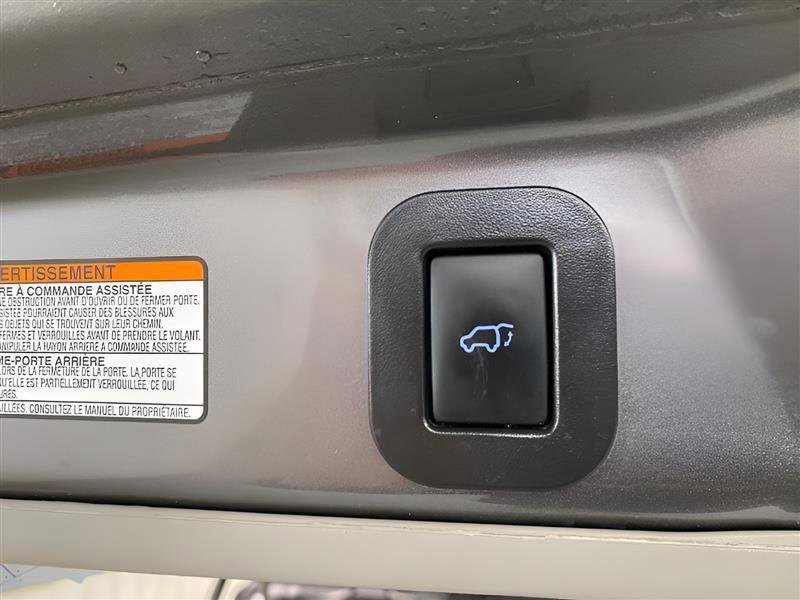 Used 2015 Toyota Sienna XLE w/ XLE Navigation Package AWD/4WD image 12