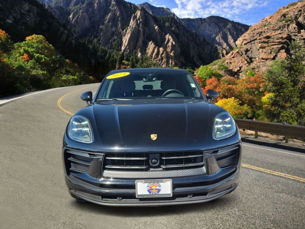 Used 2024 Porsche Macan AWD/4WD image 6