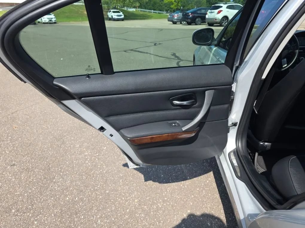 Used 2011 BMW 328i Sedan RWD image 39