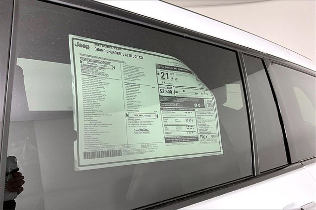 New 2025 Jeep Grand Cherokee L Laredo image 14